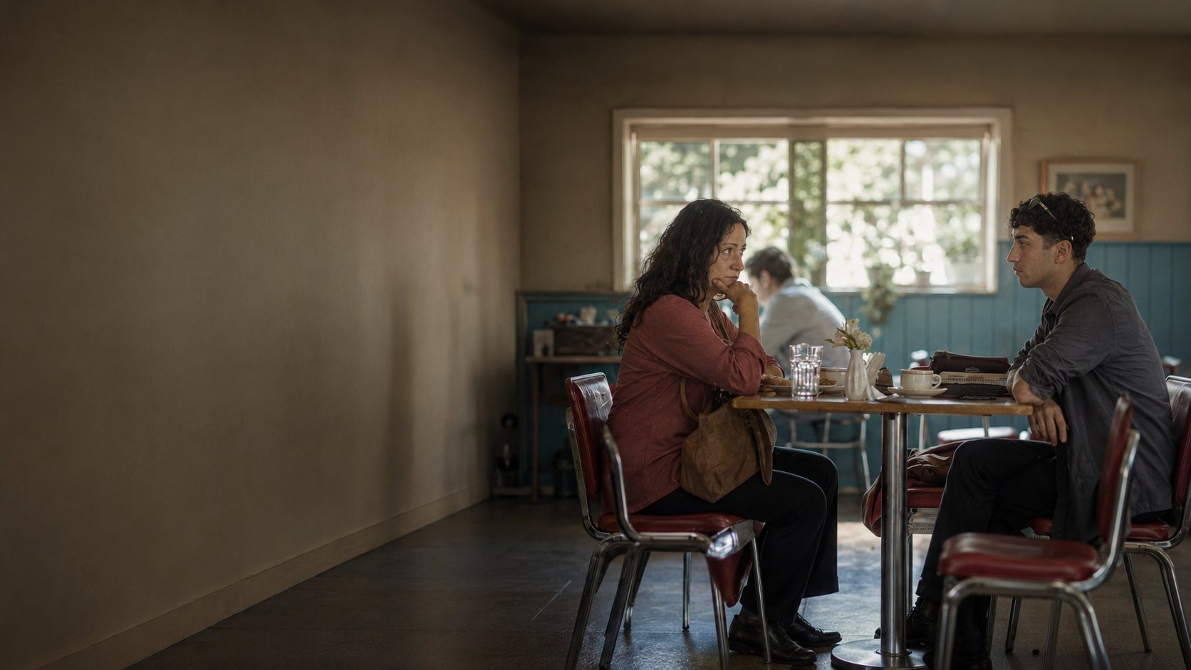 Fotograma de la serie Sobre la Mesa
